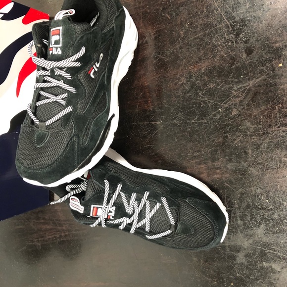 fila tracer black